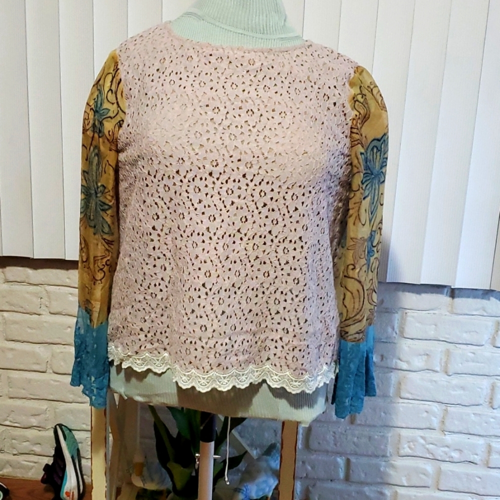 Sundance long sleeve tan with flower design on sleeves